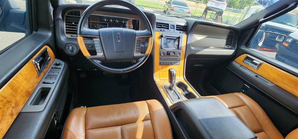 Used 2012 Lincoln Navigator 2WD image 21