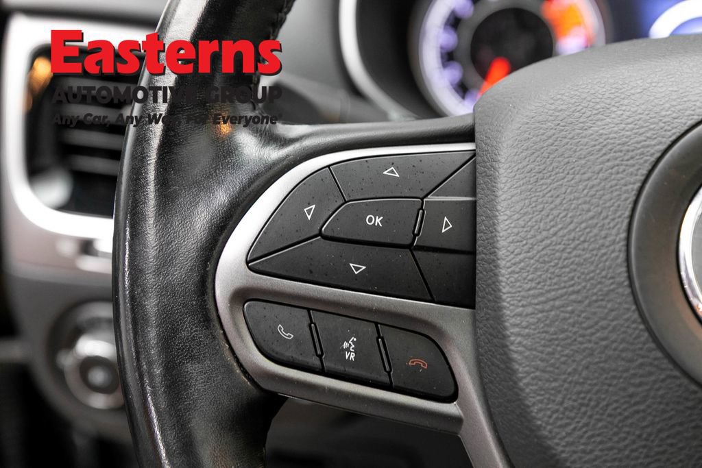 Used 2021 Jeep Cherokee Limited w/ Mopar Interior Package AWD/4WD image 16