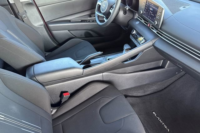 Used 2022 Hyundai Elantra SEL image 18