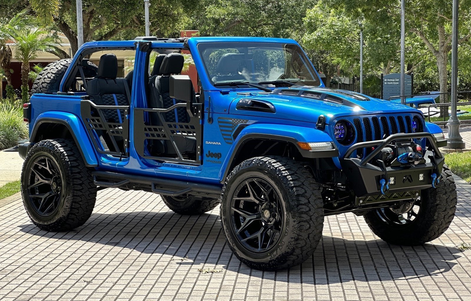 Used 2022 Jeep Wrangler Unlimited Sahara w/ LED Lighting Group AWD/4WD image 10