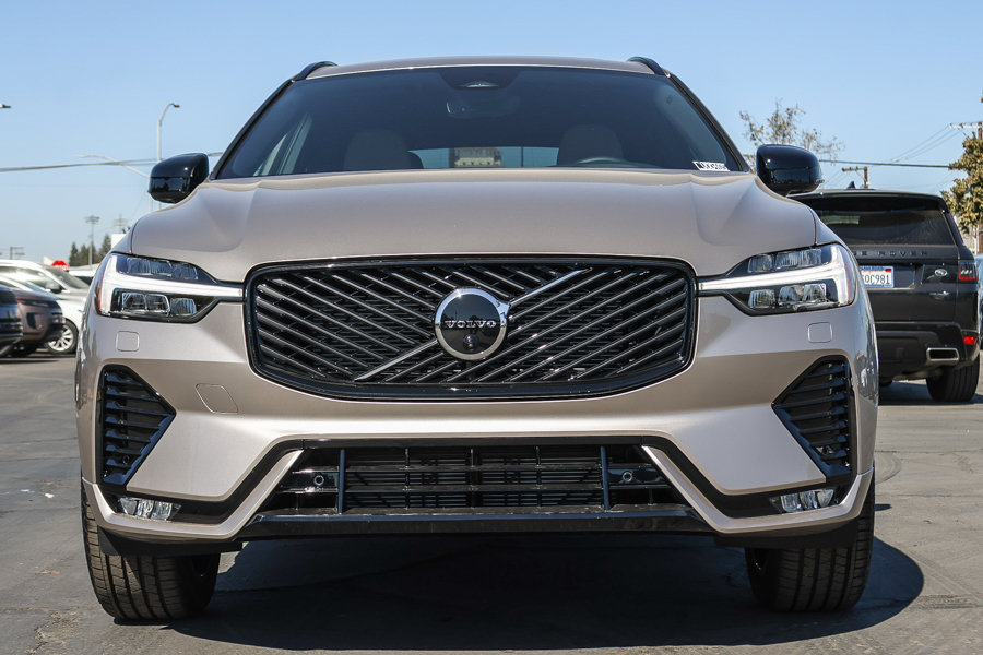 New 2027 Volvo XC60 B5 Plus AWD/4WD image 2