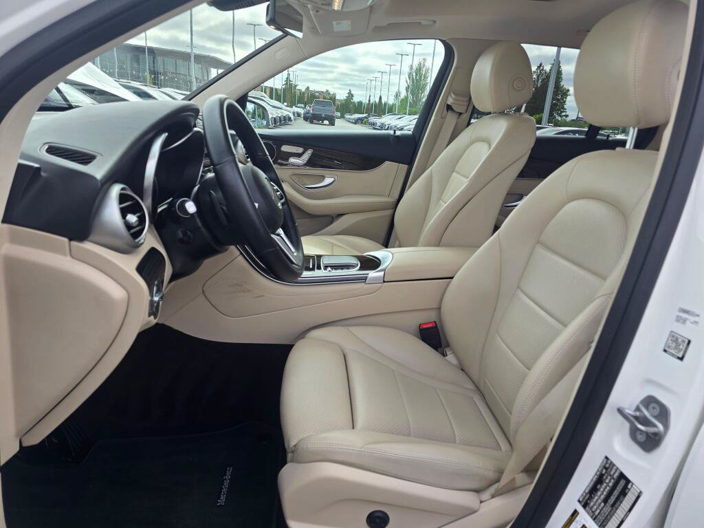 Used 2021 Mercedes-Benz GLC 300 4MATIC image 13