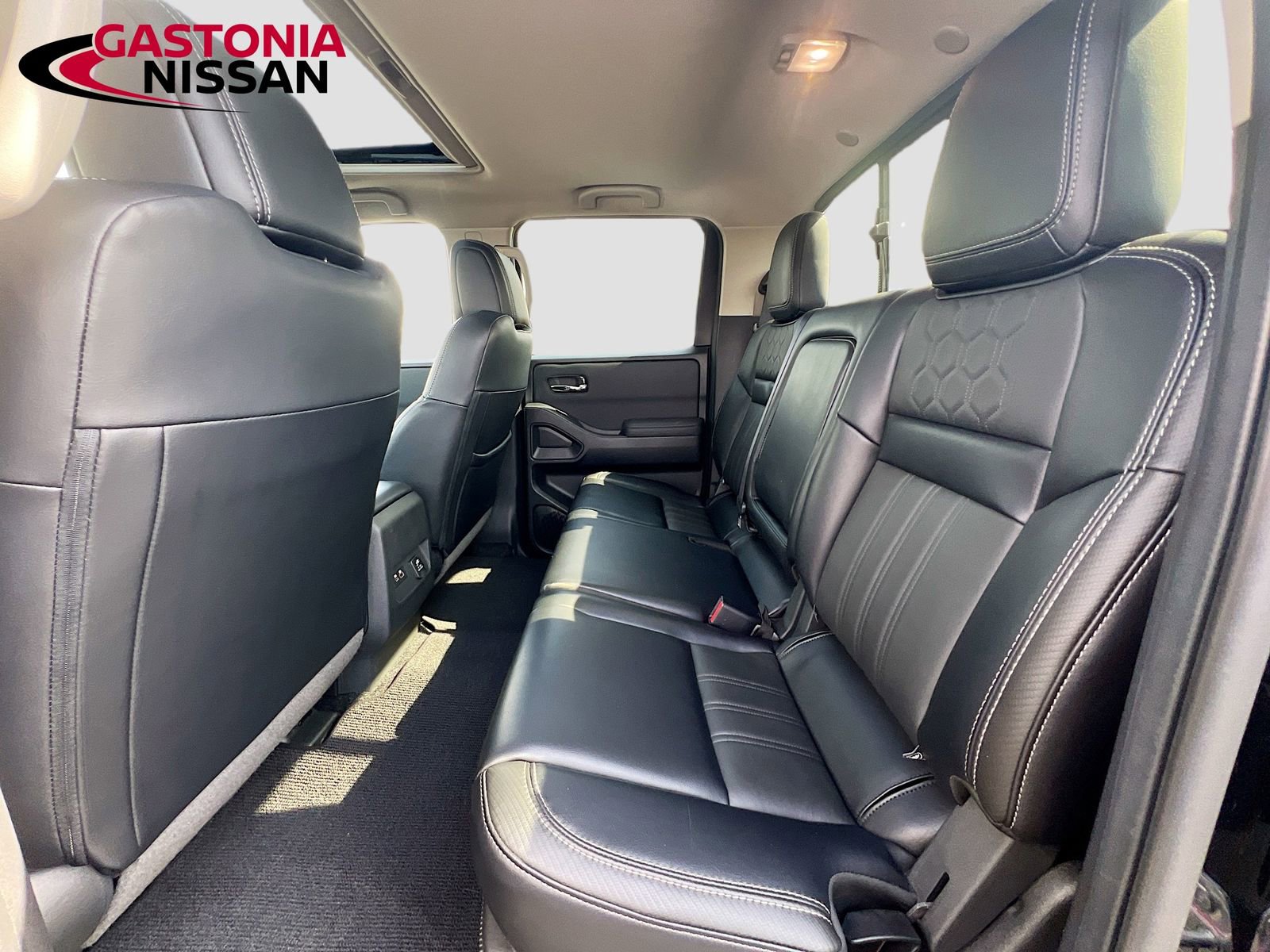 Used 2024 Nissan Frontier SL w/ Technology Package image 32