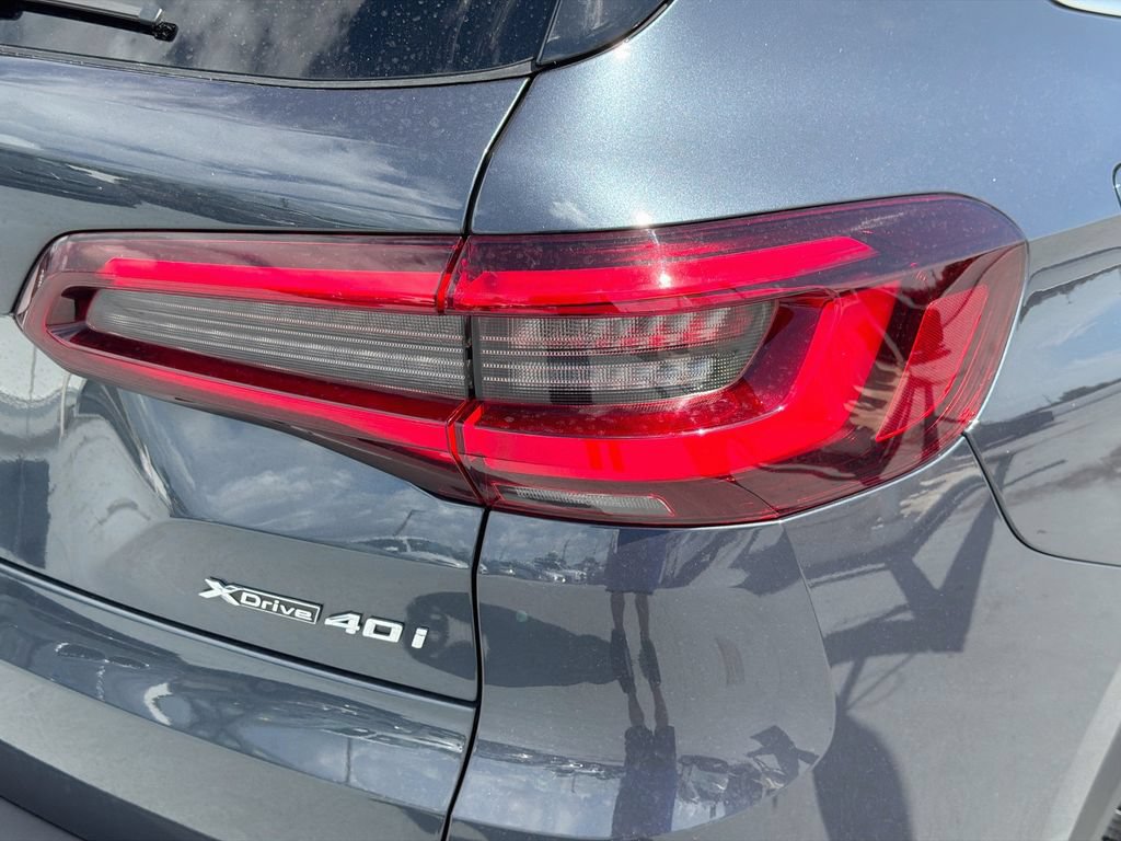 Used 2022 BMW X5 xDrive40i w/ Premium Package AWD/4WD image 29