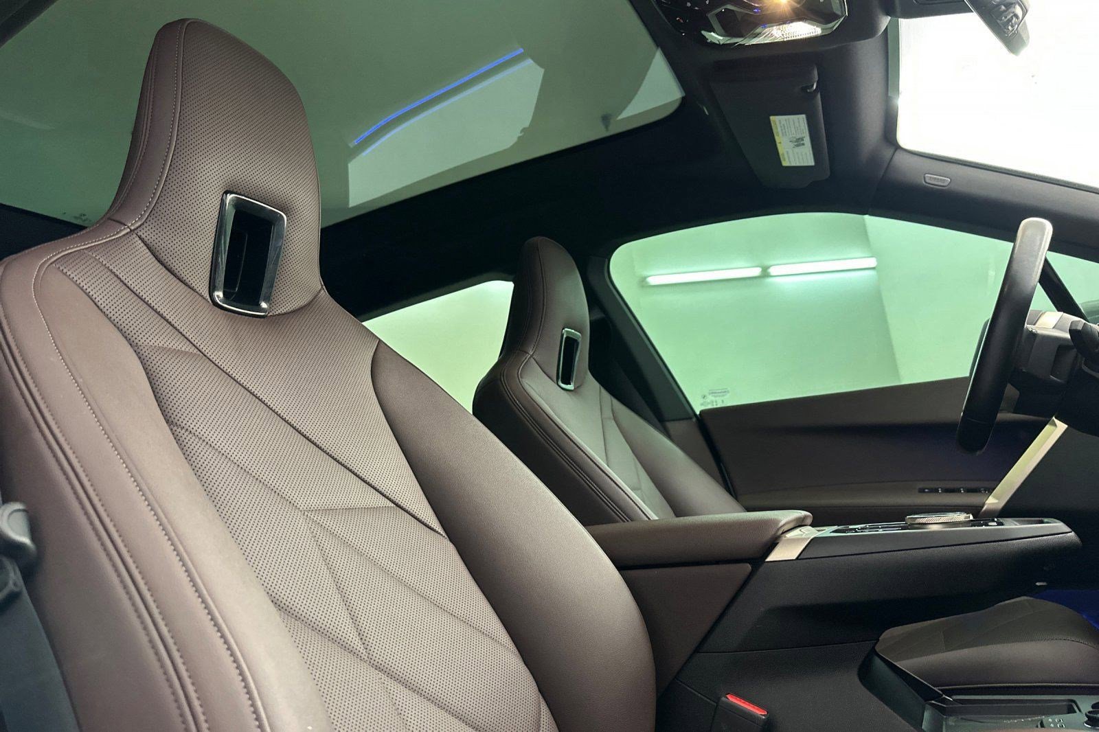 Used 2024 BMW iX xDrive50 w/ Sport Package image 32