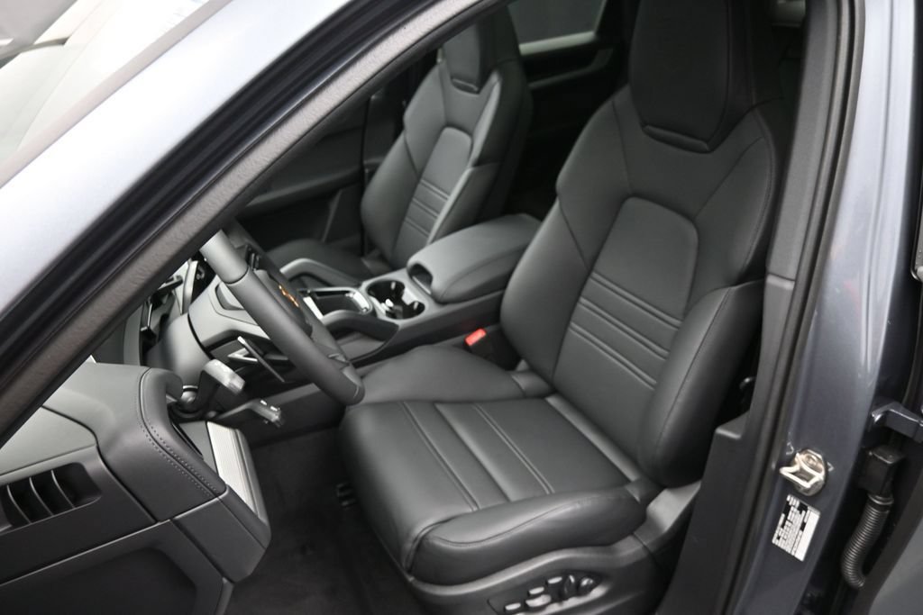 New 2026 Porsche Cayenne S AWD/4WD image 7
