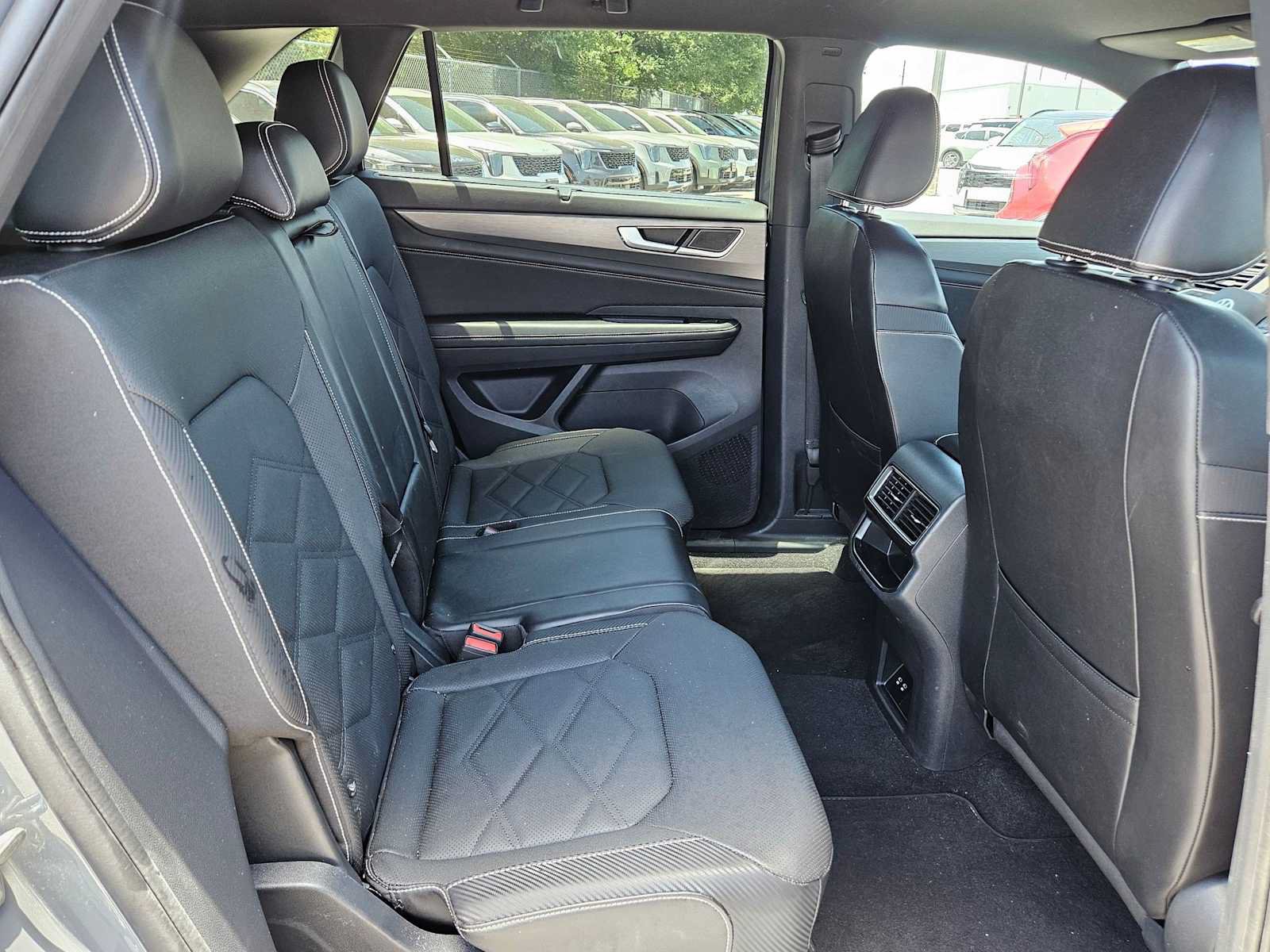 Used 2024 Volkswagen Atlas Cross Sport SE FWD image 14