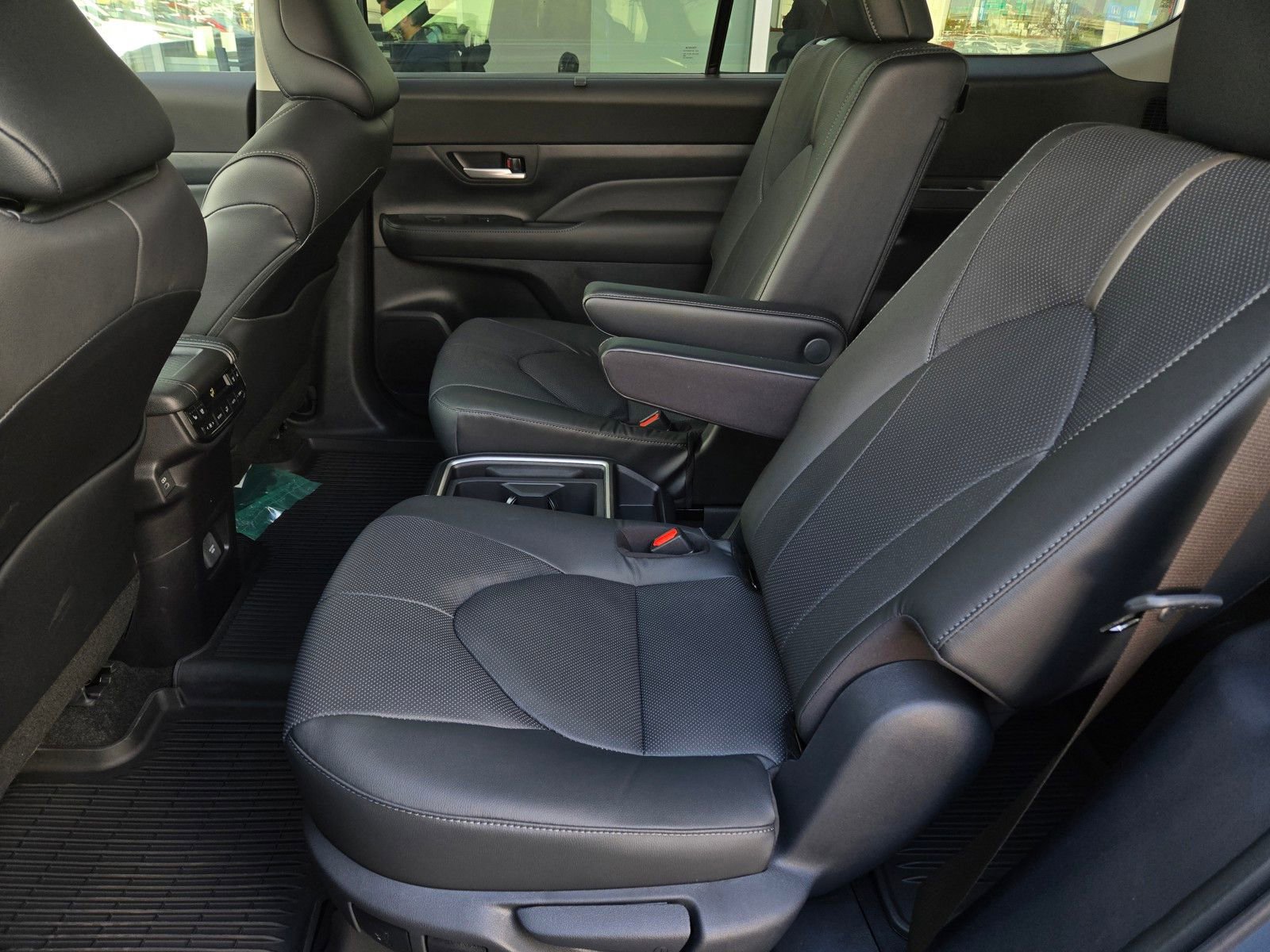 Certified 2026 Toyota Grand Highlander Platinum image 11