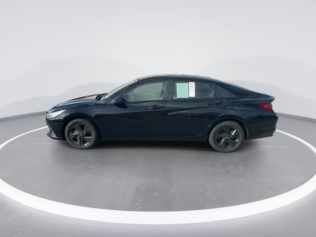 Used 2023 Hyundai Elantra SEL w/ Cargo Package FWD image 4