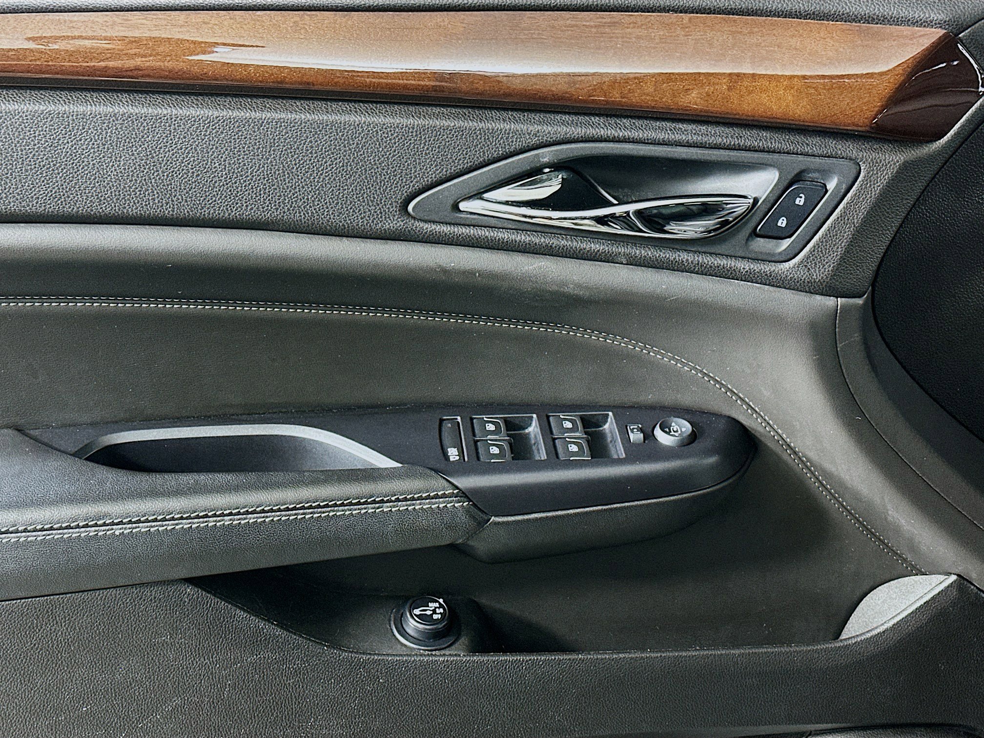 Used 2015 Cadillac SRX Luxury w/ LPO, U-Rail D-Rings Package image 15