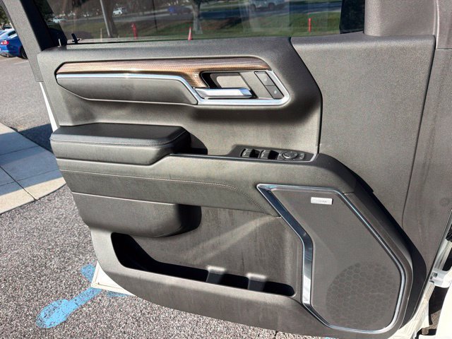 Used 2023 Chevrolet Silverado 1500 LT Trail Boss w/ LT Trail Boss Premium Package AWD/4WD image 9