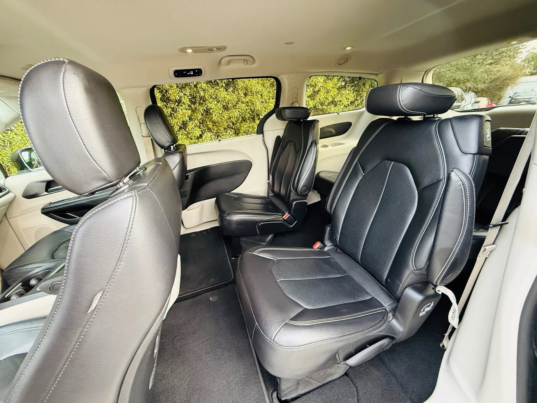 Used 2022 Chrysler Pacifica Touring-L FWD image 34