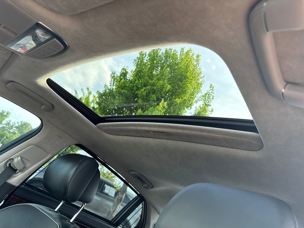 Used 2019 Genesis G90 3.3T Premium RWD image 31