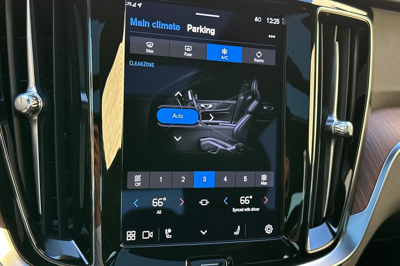 Used 2023 Volvo S60 T8 Plus w/ Climate Package image 23