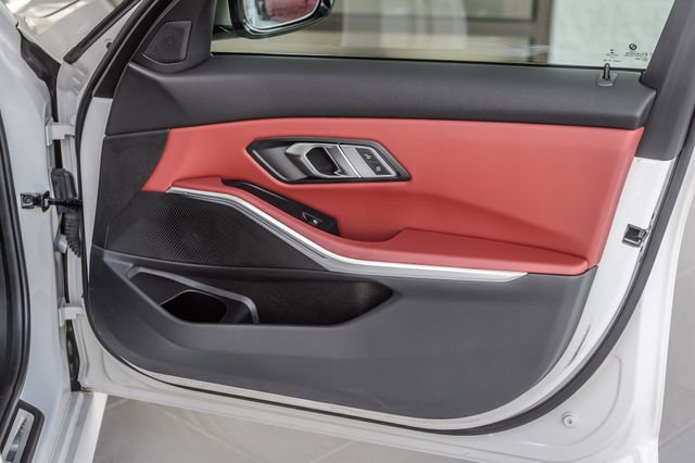 Used 2022 BMW M340i xDrive M340i xDRIVE - WHITE ON RED - w/ Driving Assistance Package image 26