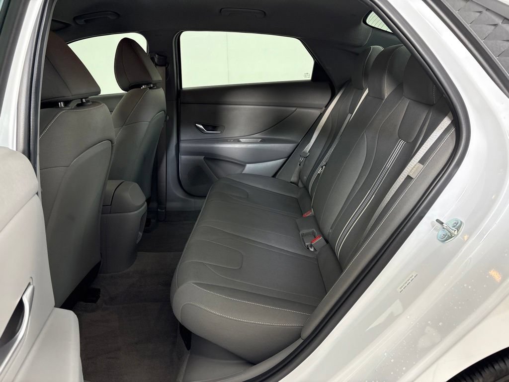 Certified 2025 Hyundai Elantra Hybrid FWD image 18