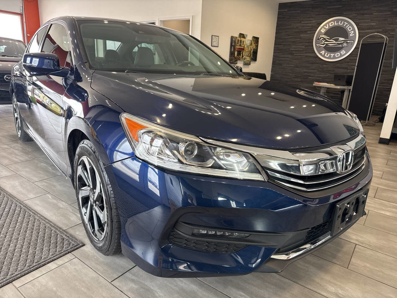 Used 2017 Honda Accord EX-L image 2