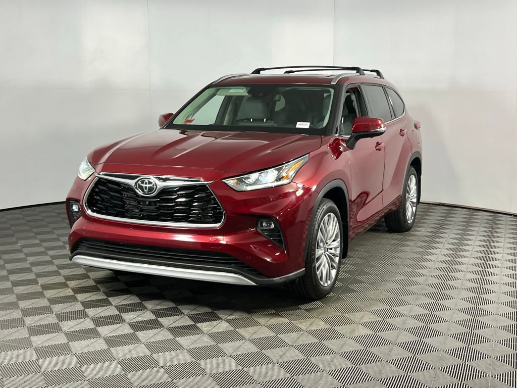 Used 2024 Toyota Highlander Platinum image 3
