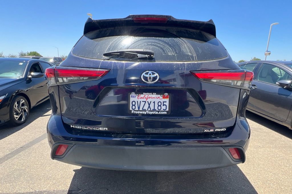 Used 2021 Toyota Highlander XLE AWD/4WD image 7