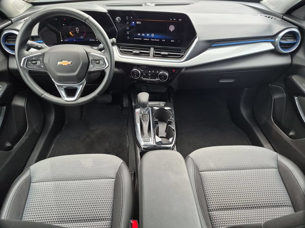 Used 2025 Chevrolet Trax LT w/ LT Convenience Package FWD image 25