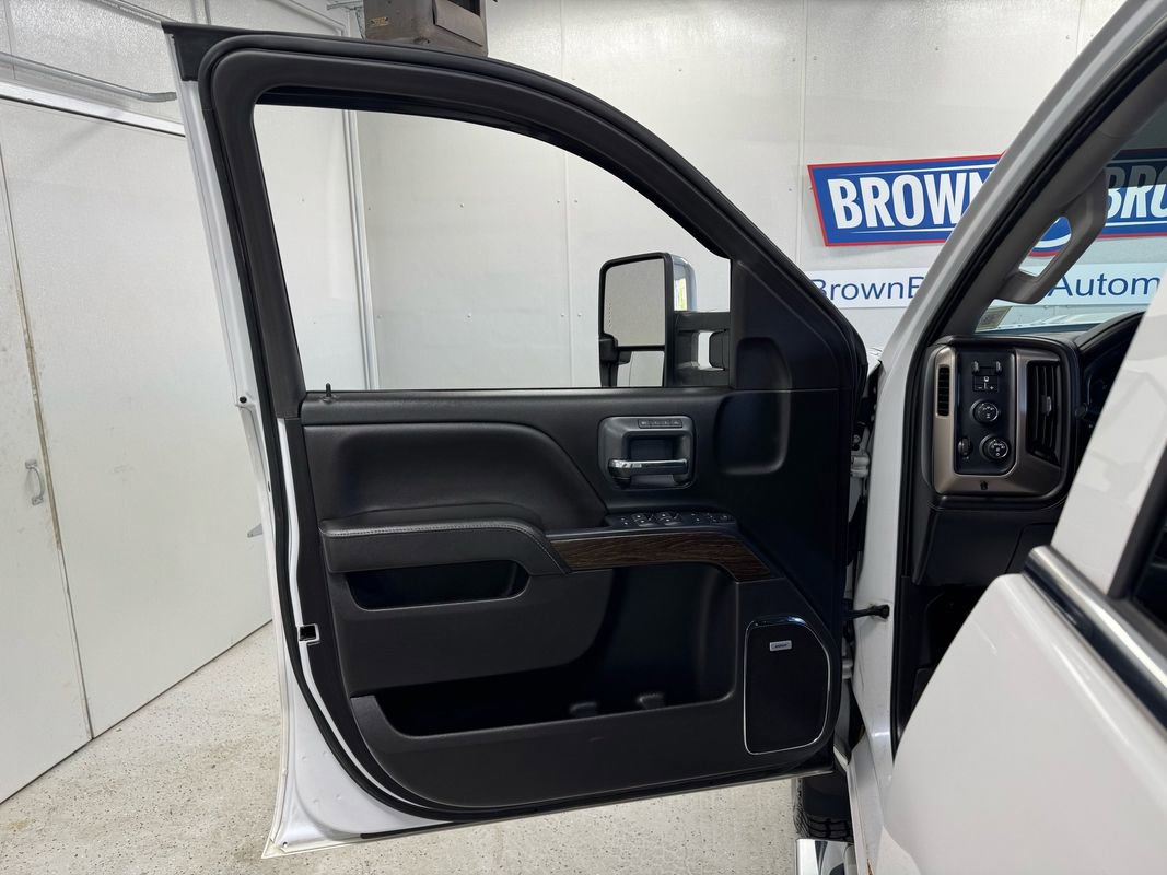 Used 2019 GMC Sierra 2500 Denali w/ Duramax Plus Package AWD/4WD image 14