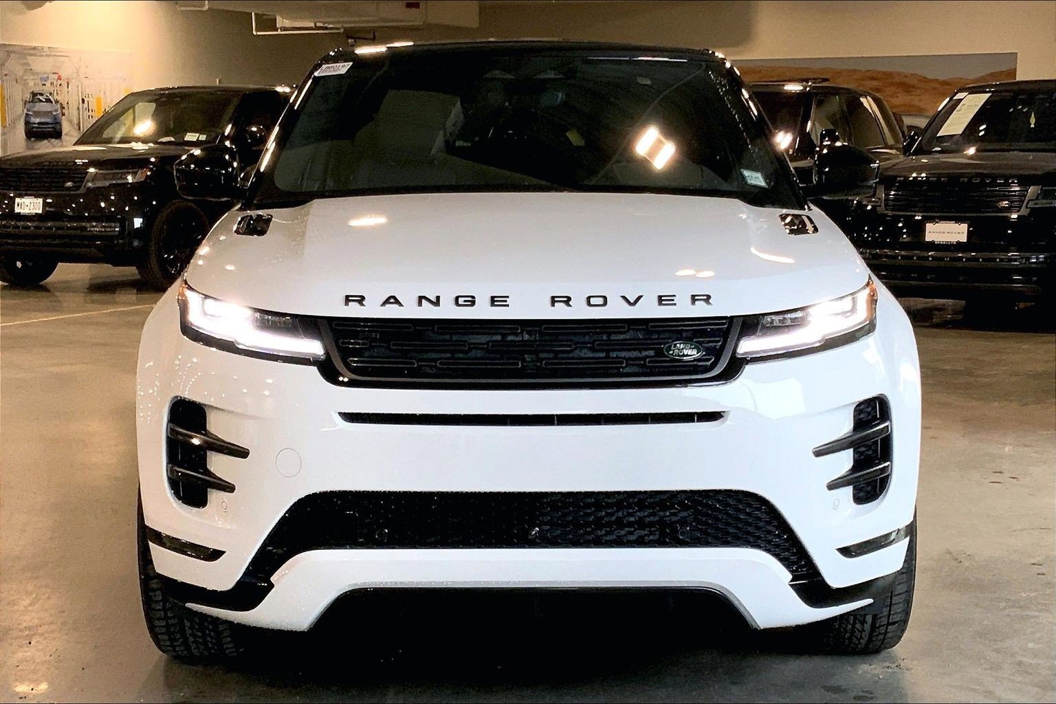 New 2026 Land Rover Range Rover Evoque Dynamic SE image 3