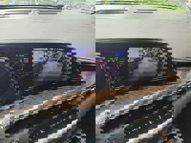 Certified 2024 Cadillac Escalade ESV Premium Luxury Platinum image 25