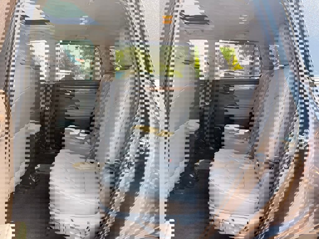 Used 2023 Toyota Highlander Limited FWD image 16