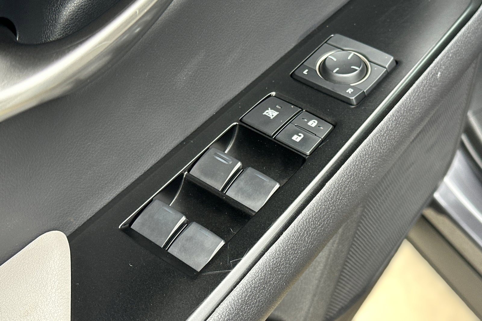 Used 2024 Lexus UX 250h FWD image 13