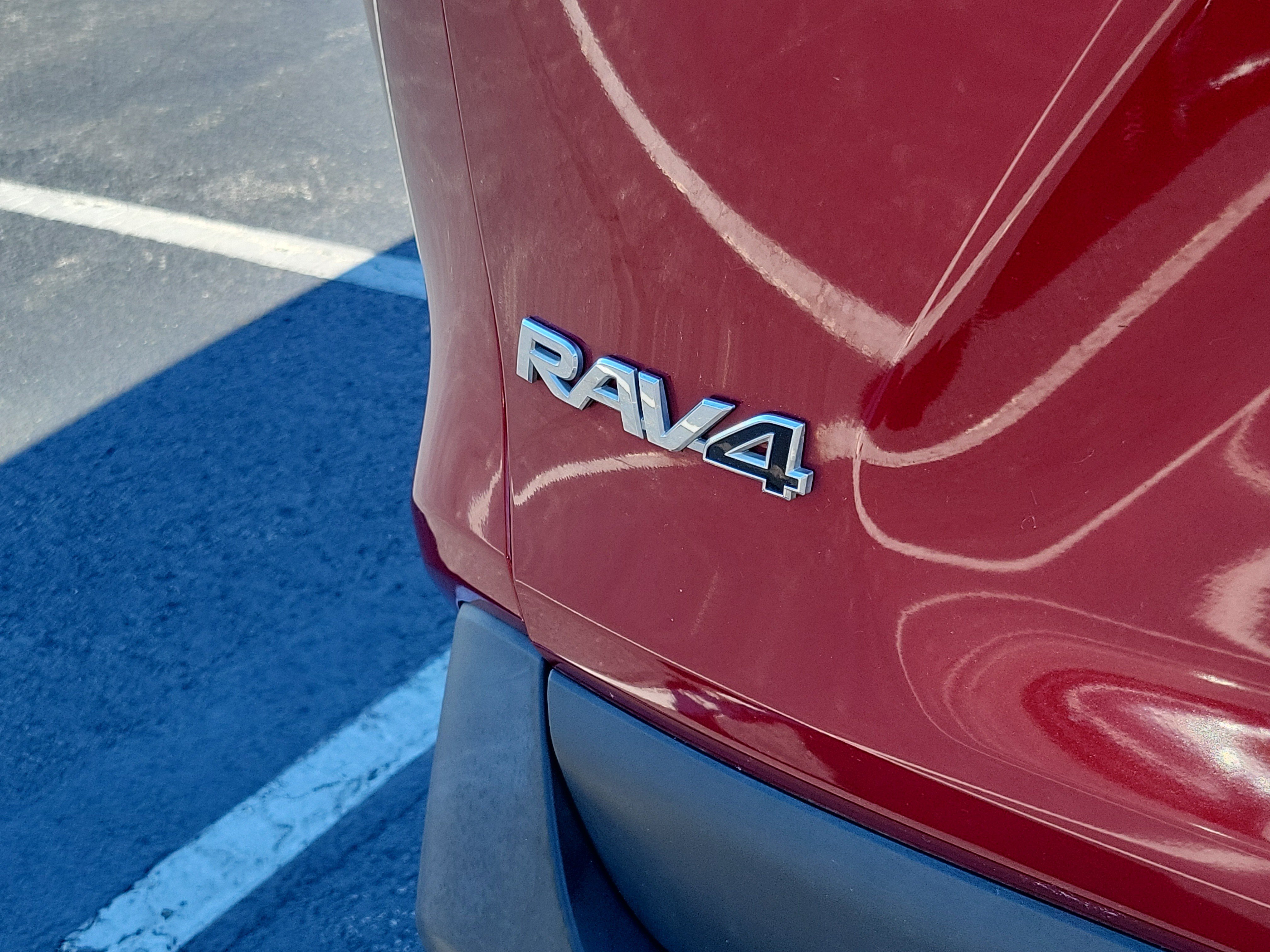 Certified 2019 Toyota RAV4 XLE Premium FWD image 9