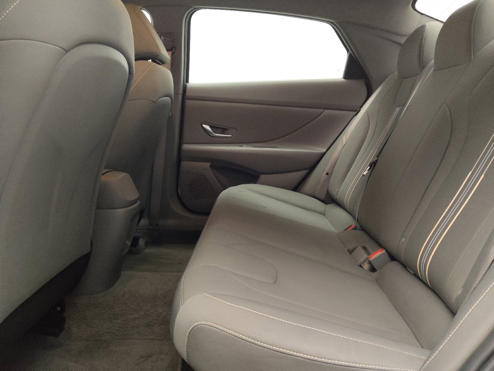 Used 2025 Hyundai Elantra SEL FWD image 18