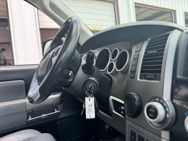 Used 2017 Toyota Sequoia SR5 w/ Premium Package RWD image 25
