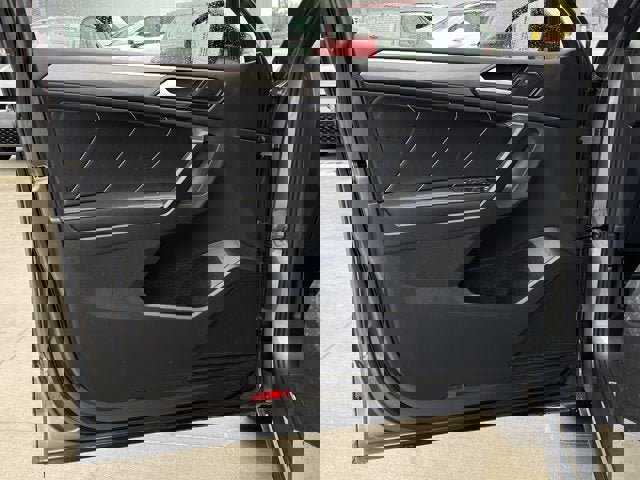 Used 2023 Volkswagen Tiguan SE R-Line image 9