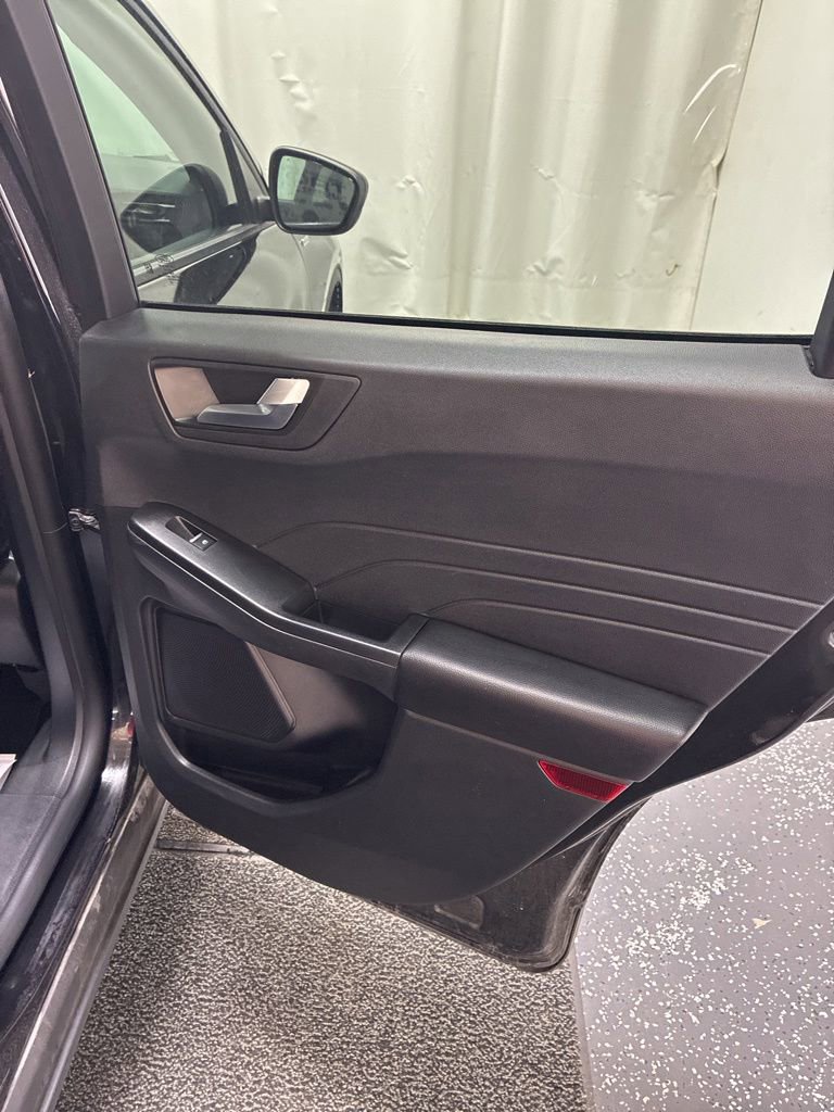 Used 2025 Ford Escape ST-Line AWD/4WD image 28