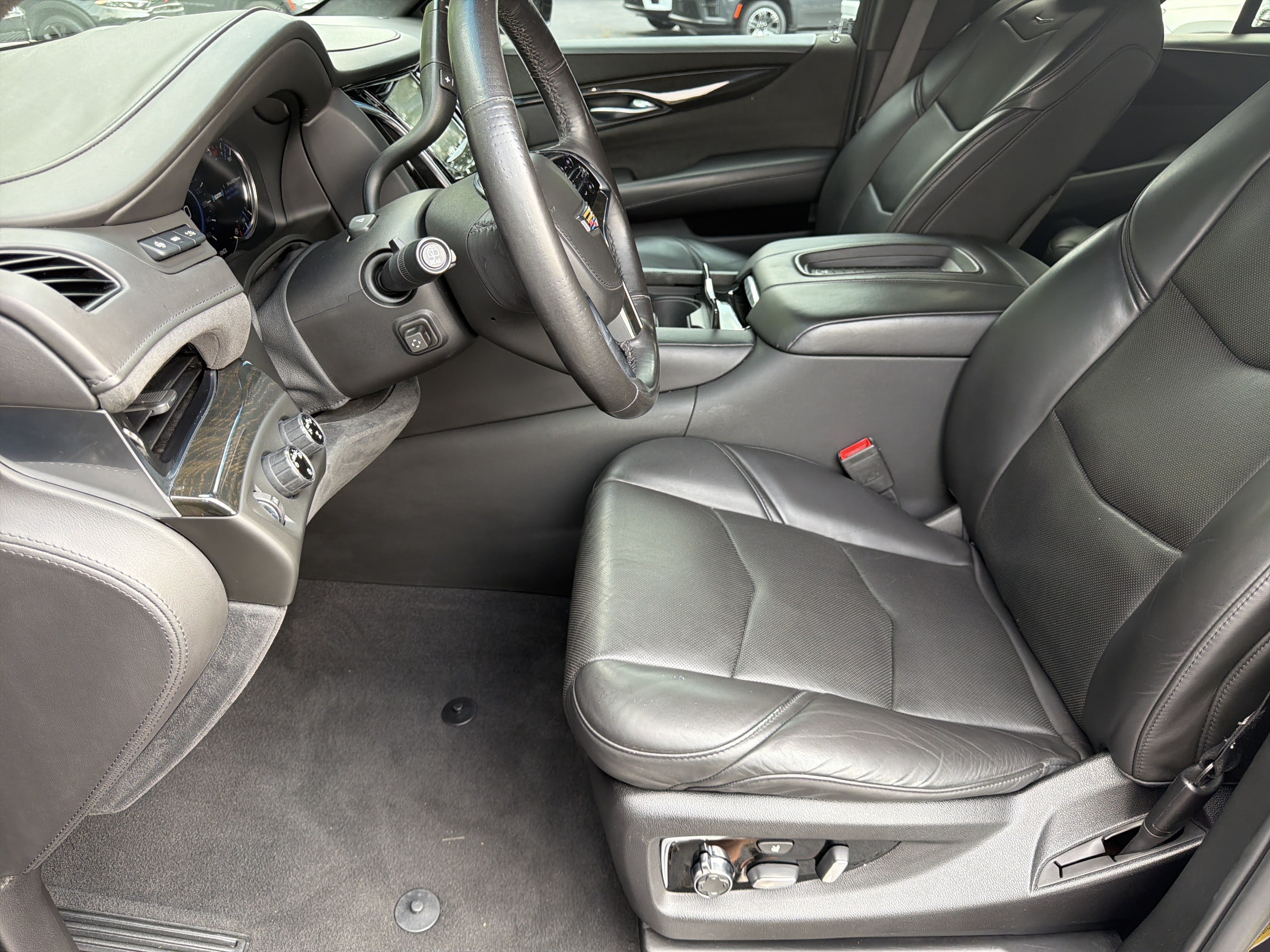 Used 2019 Cadillac Escalade Platinum AWD/4WD image 11