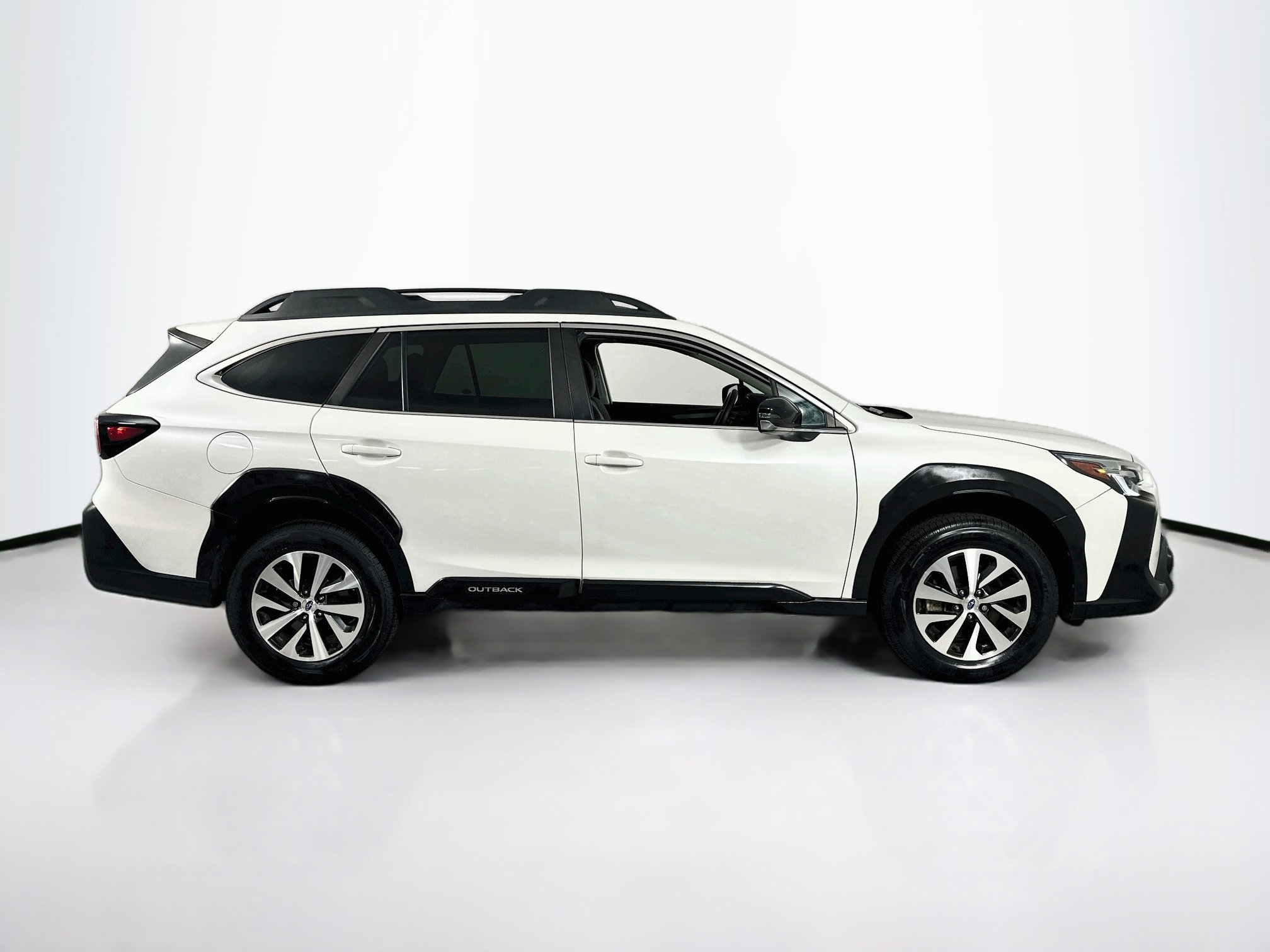 Used 2023 Subaru Outback Premium AWD/4WD image 4