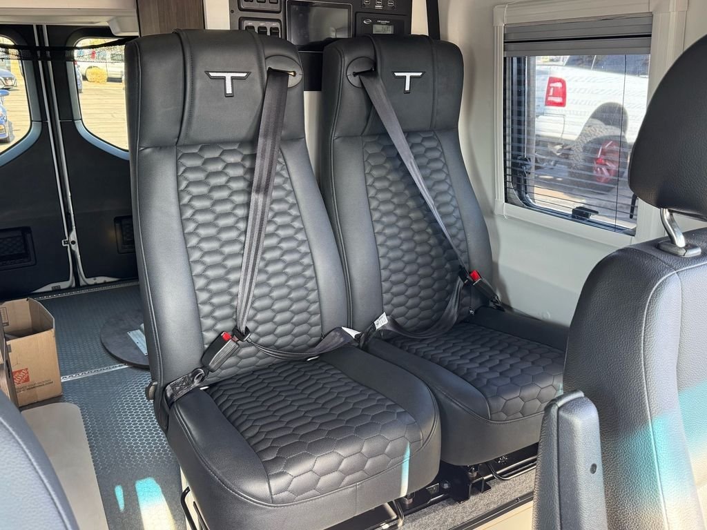 Used 2023 Mercedes-Benz Sprinter 2500 image 44