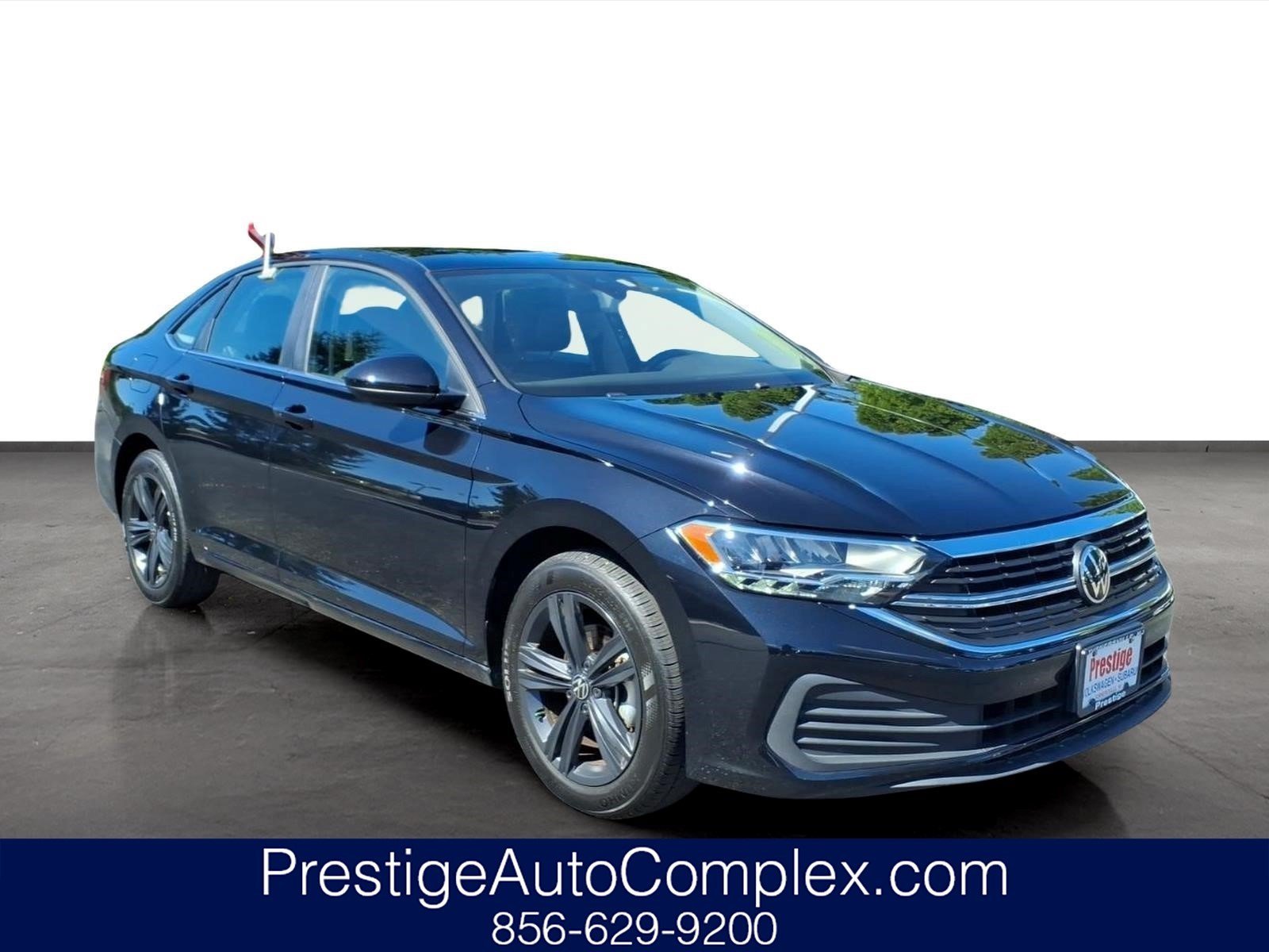 Certified 2023 Volkswagen Jetta SE w/ Panoramic Sunroof Package FWD image 1