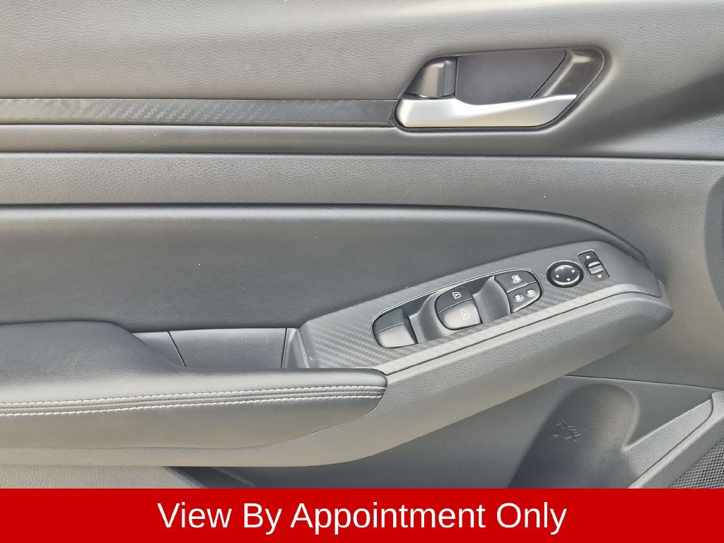 Used 2025 Nissan Altima 2.5 SV FWD image 11