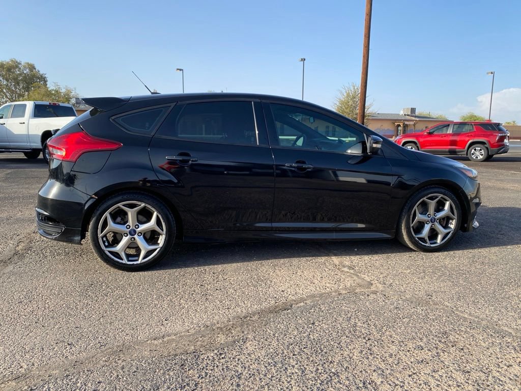 Used 2017 Ford Focus ST FWD image 5