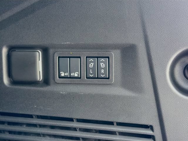 Used 2026 GMC Yukon Denali w/ Sun & Power Step Package RWD image 13