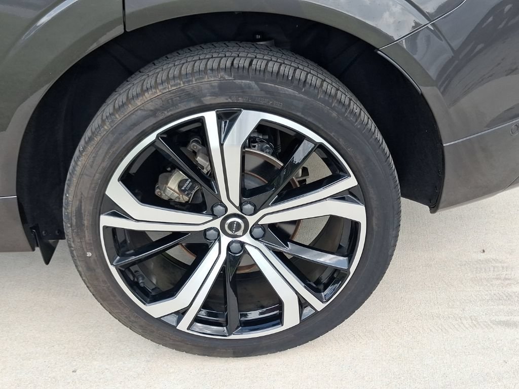Used 2024 Volvo XC60 B5 Ultimate AWD/4WD image 4