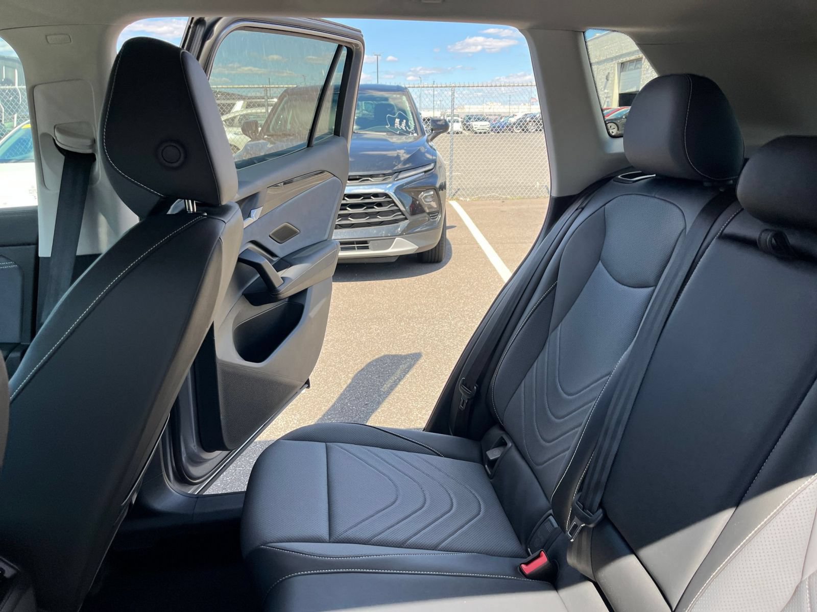 Used 2026 Volkswagen Tiguan SE AWD/4WD image 40