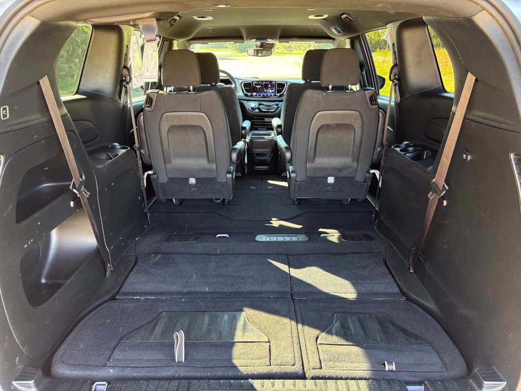 Used 2023 Chrysler Pacifica Touring FWD image 45
