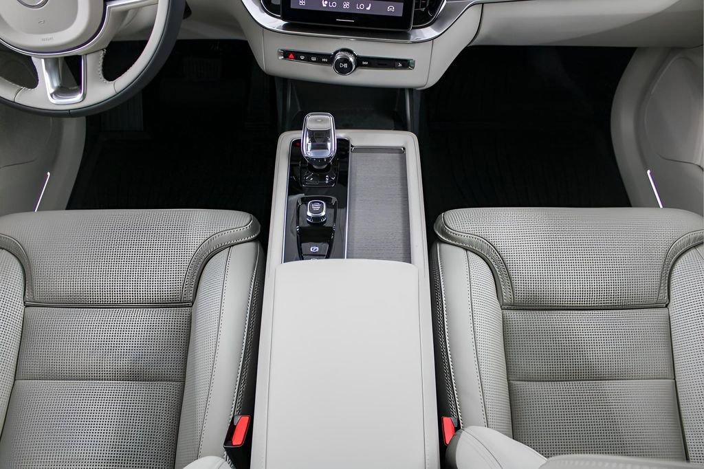 New 2026 Volvo XC90 B6 Ultra w/ Protection Package image 24