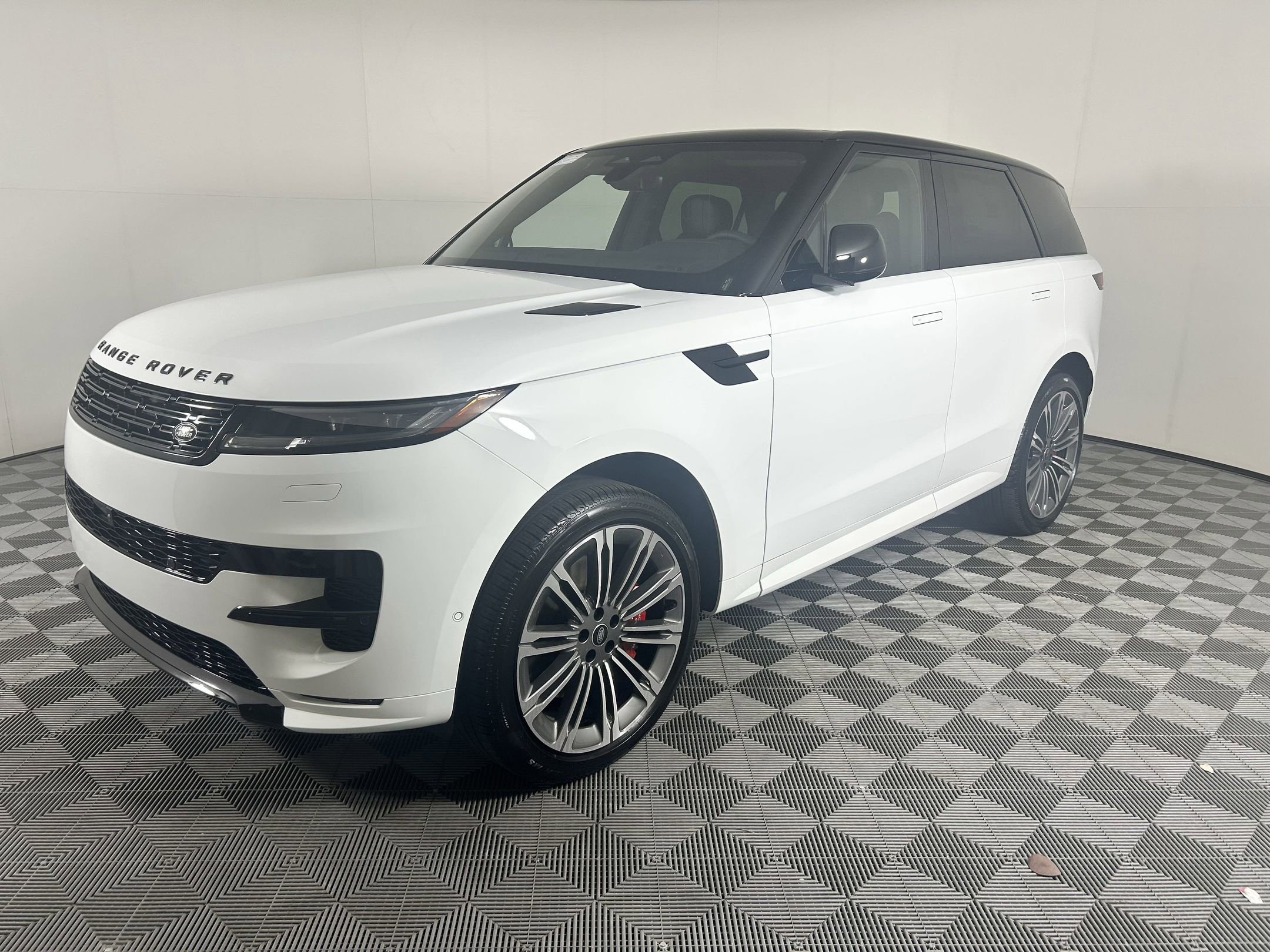 New 2025 Land Rover Range Rover Sport Dynamic SE image 1