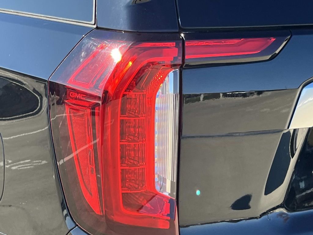 Used 2021 GMC Yukon XL Denali w/ Denali Premium Package image 10