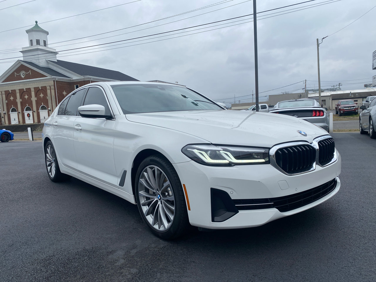 Used 2023 BMW 530i w/ Convenience Package image 3