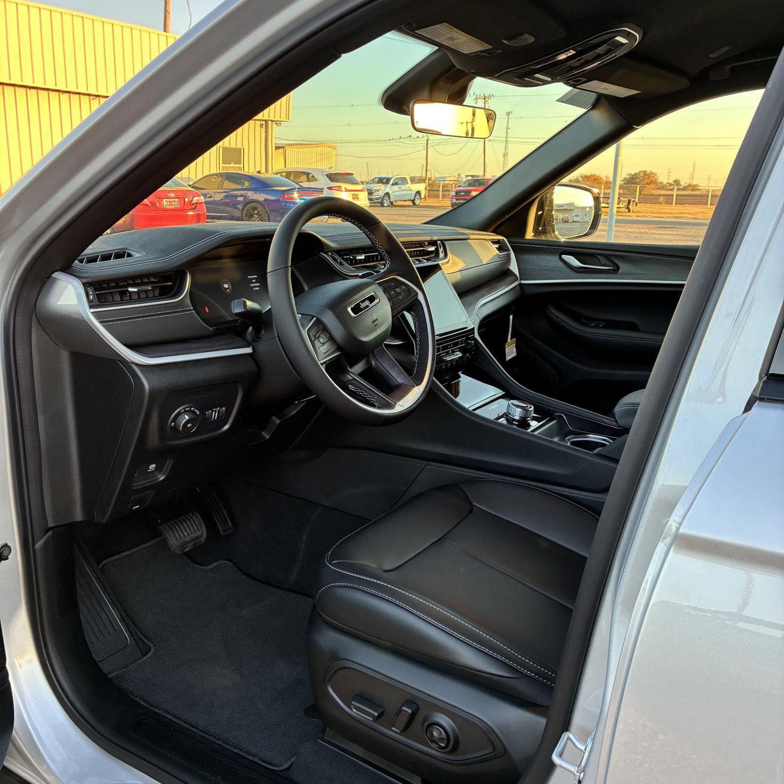 New 2025 Jeep Grand Cherokee L Limited w/ Black Appearance Package image 2