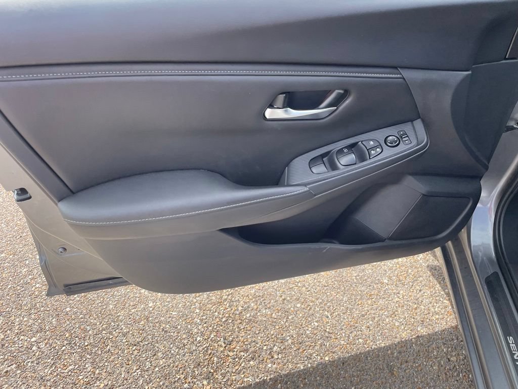 Used 2025 Nissan Sentra SV FWD image 9